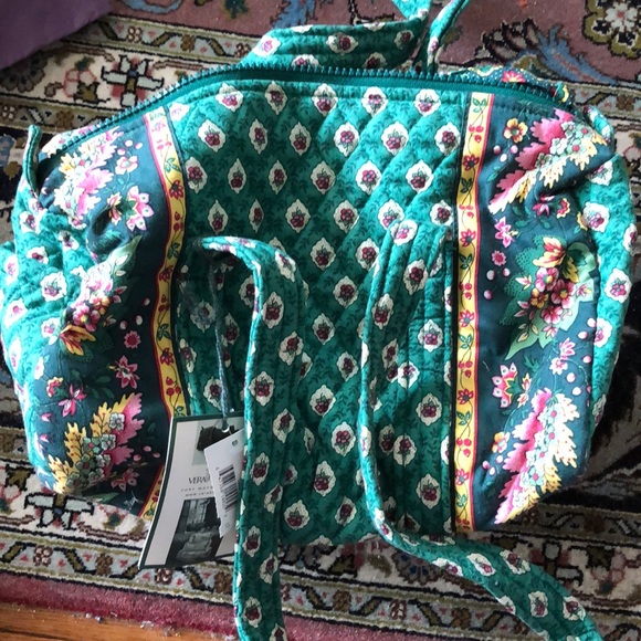 Retired Vera Bradley Handbag - Picture 1 of 3